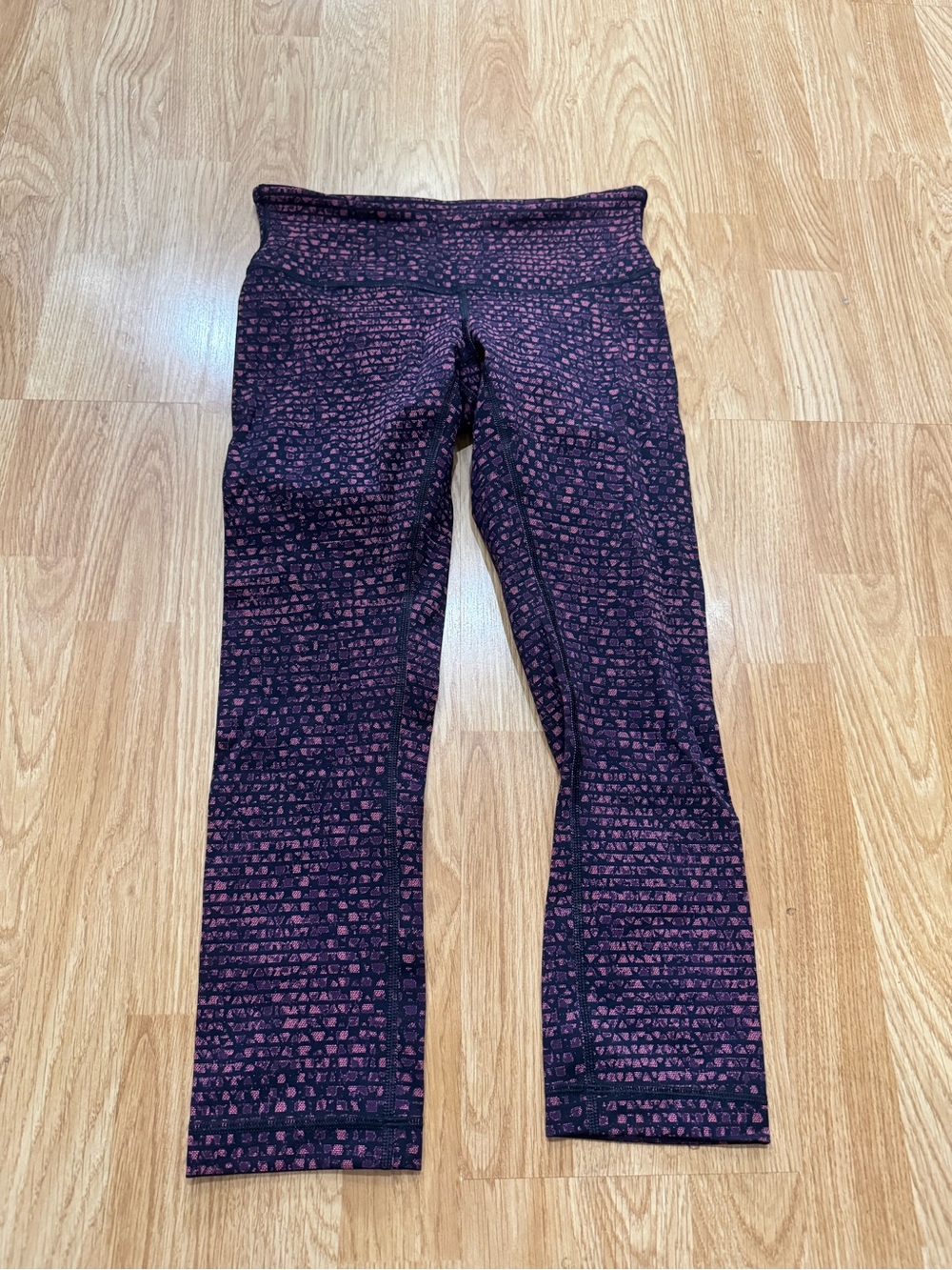 Lululemon crop leggings size 4